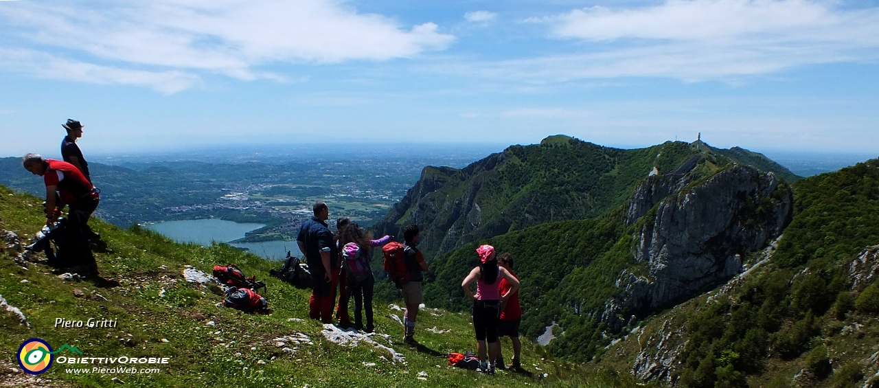 55 Vista verso Monte RAI  e Corno or. di Canzo.JPG